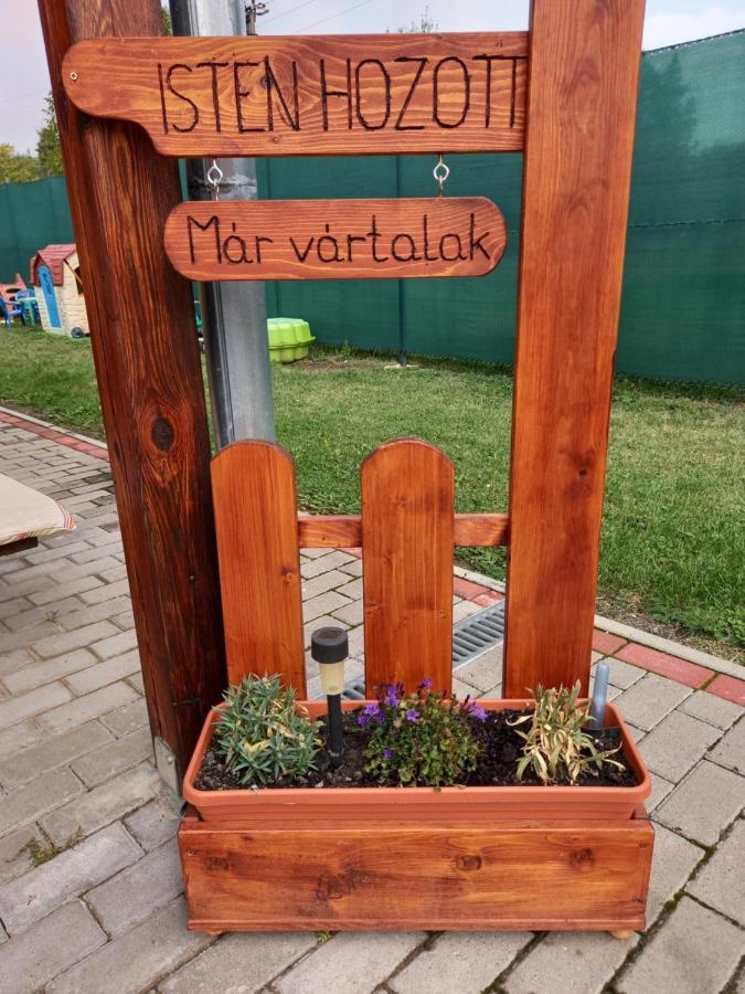 Zalahaláp Jucus Vendeghaz酒店 外观 照片